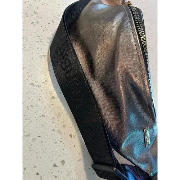 Kenzie Metallica waist purse Fanny pack nwt - Picture 4 of 4